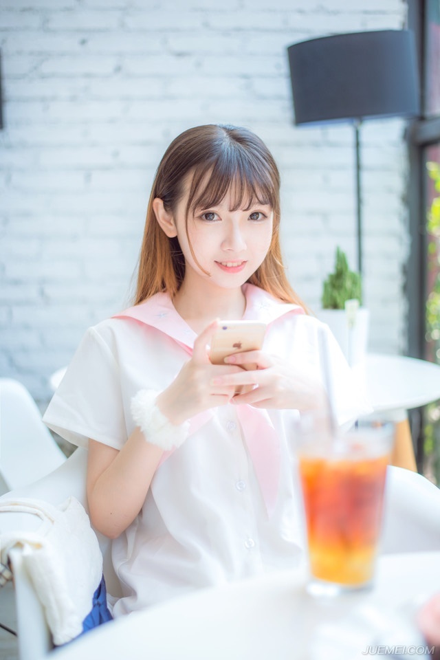 “少主，你怎来了。”庞统顾不上理会法正，因为庞统已经看到了跟在雄阔海身边，一身戎装的吕征正在队伍当中，不止庞统，法正等人也是面色一变，连忙上前躬身行礼过后，庞统才有些担忧的问道。